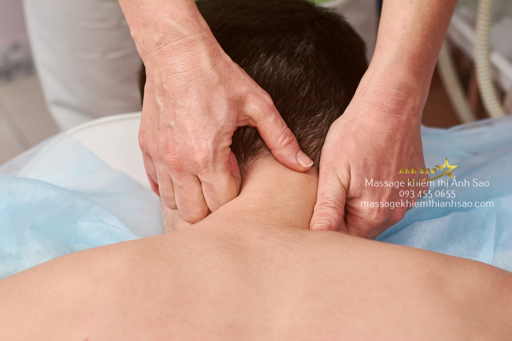massage giảm đau đầu